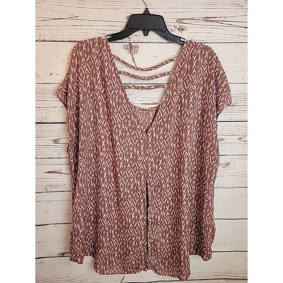 Torrid Pink Ikat Print Georgette Strappy Split Back Short Sleeve Top Sz 2X - Picture 2 of 9